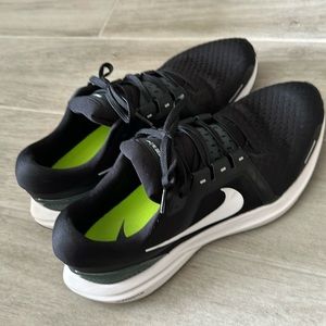 Men’s 11.5 Nike Vomero running shoes